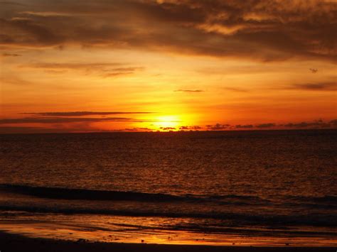 Background Pantai Senja Homecare24