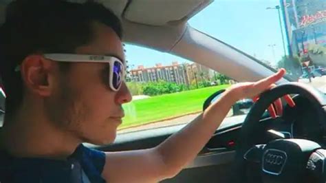 Un famoso youtuber sube un vídeo conduciendo a 180 km h y jugando a