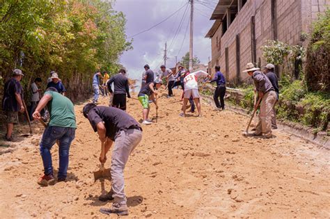 Vecinos Reparan Calle Principal De La Colonia Llanos De San Juan Con