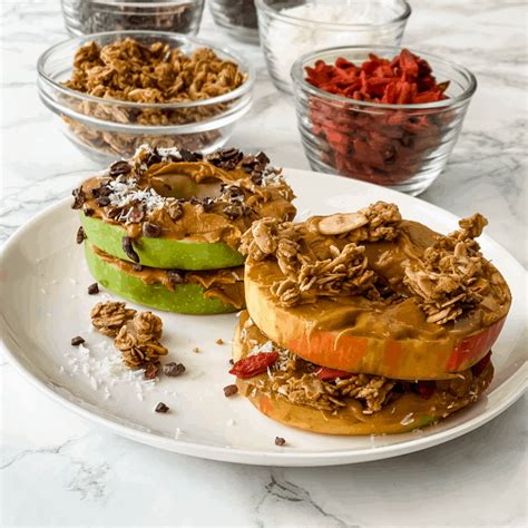 Apple Sandwich with Peanut Butter and Granola – HouseholdCooking.com