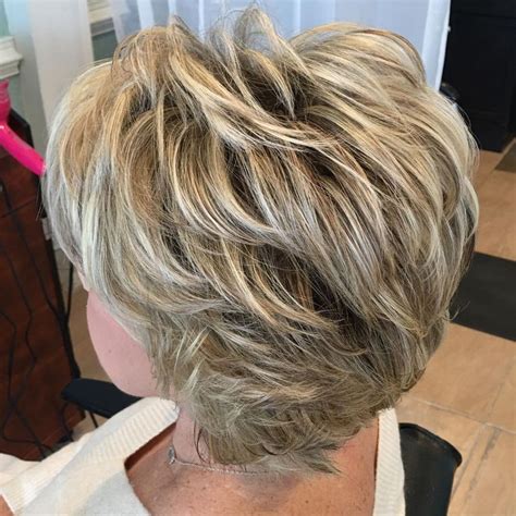 Short To Medium Feathered Voluminous Cut Medium Short Hair Thick Hair Styles Modern Hairstyles