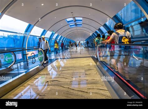 Link Way With Travelators In Changi Airport Singapore Stock Photo Alamy