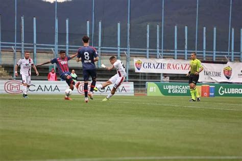 Calcio Eccellenza La Caronnese Cede Al Calvairate Il Saronno