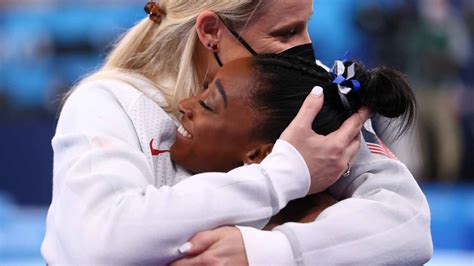 Simone Biles Revela La Muerte De Un Familiar Durante Los Jjoo