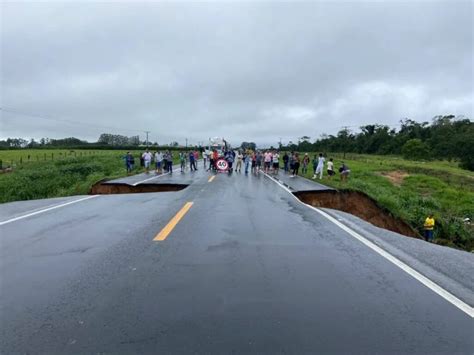 Rodovia federal é totalmente interditada no Espírito Santo após cratera