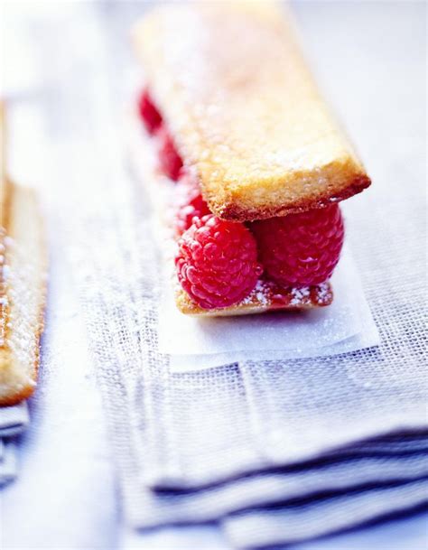 Mille feuille framboises pour 4 personnes Recettes Elle à Table