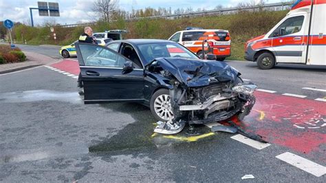 Unfall Zwischen Auto Und Lkw In Wallenhorst Osnabr Cker Verletzt Noz