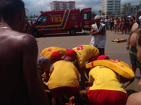 Banhista Resgatado Ap S Se Afogar No Mar Em Praia Grande Sp Santos