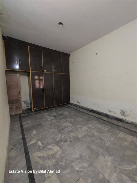 Marla Beautiful Ground Floor Portion Available For Rent In Madina