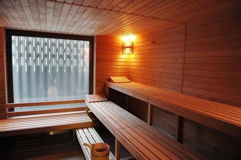 R Publique Tch Que Une M Re Et Sa Fille Meurent Enferm Es Dans Un Sauna