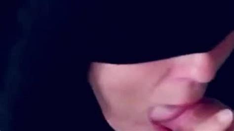Beurette voilée suce et avale snapchat Porn Videos