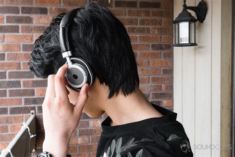 Best noise cancelling headphones under $100 - SoundGuys