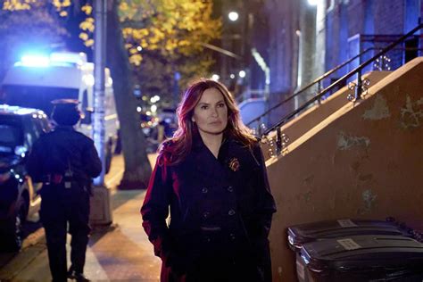 Law And Order Svu Season 23 Episode 22 Photos A Final Call At Forlinis