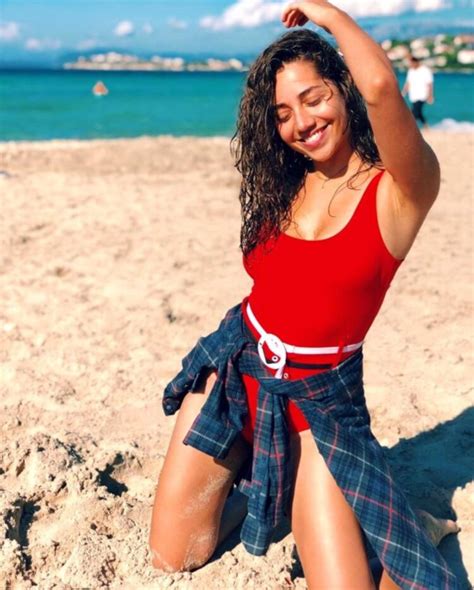 5 Hot Sexy Ozge Ozacar Bikini Pics