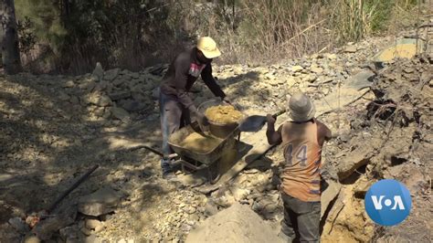 South Africas Illegal Miners Risk Everything For Gold