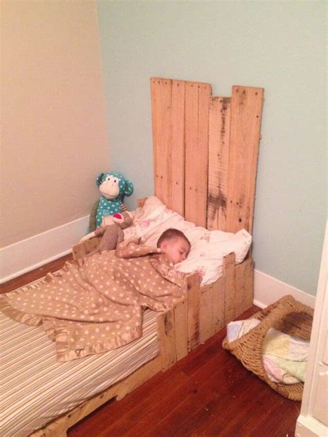 5 Simple Diy Pallet Toddler Beds 101 Pallets