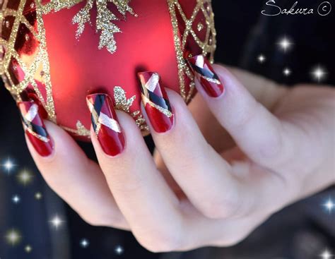 23 Amazing Christmas Nail Design Ideas