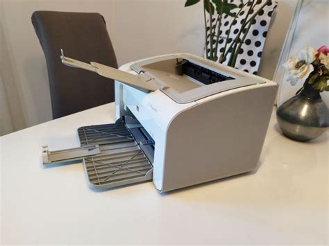 HP Laserjet 1102, ispravan, s tonerom, povoljno prodajem