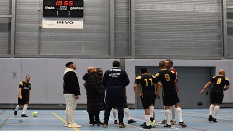 Zaalvoetbal Zvv Den Haag Moet Buigen Voor Agovv Tutor Onderuit In