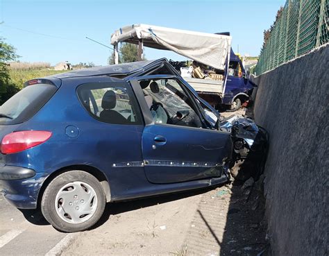 Avola Scontro Tra Due Mezzi Un Ferito Trasportato In Ospedale Avola