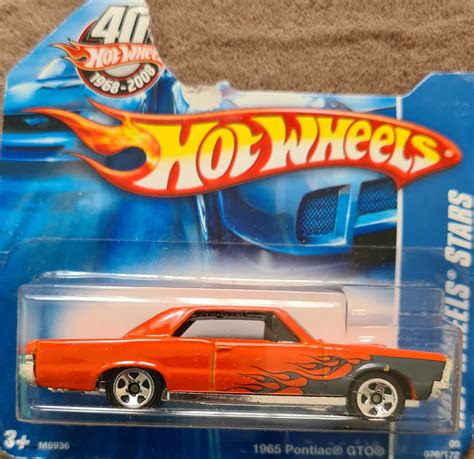 Embalagem Danificada Hot Wheels Stars Pontiac GTO Universo Hot Wheels