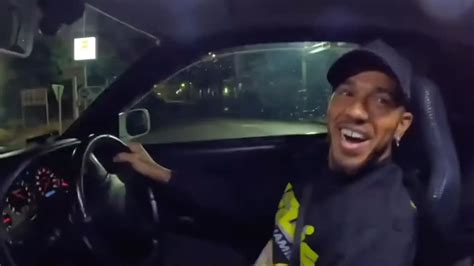 Video Lewis Hamilton Drifts A Rented Nissan Skyline Gt R Drive