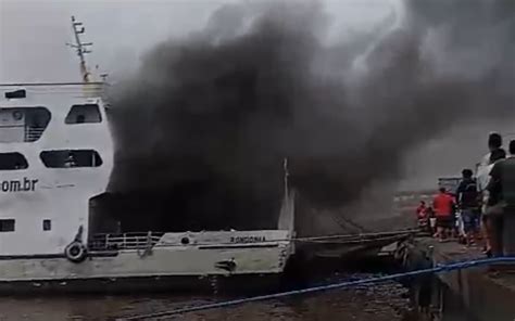 Passageiros Registram Momento Em Que Barco Pega Fogo No Porto De Manaus