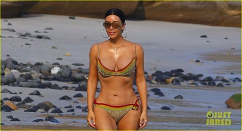 Kim And Kourtney Kardashian Wear Tiny Bikinis On The Beach In Mexico Photo 3890108 Bikini Kim