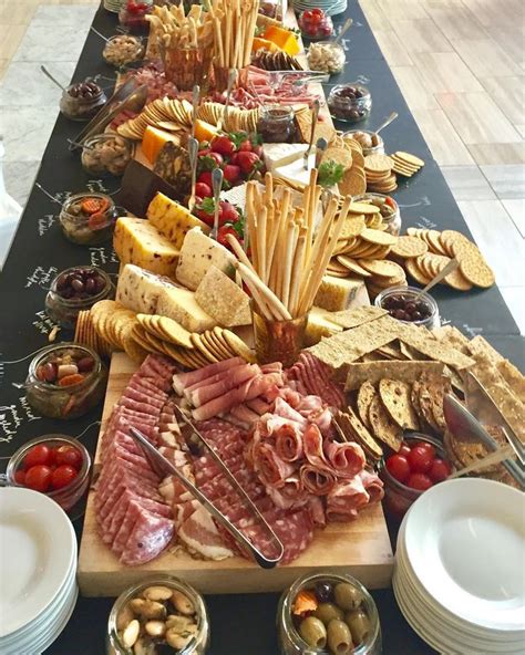 25+ bästa Charcuterie display idéerna på Pinterest | Party platters ...