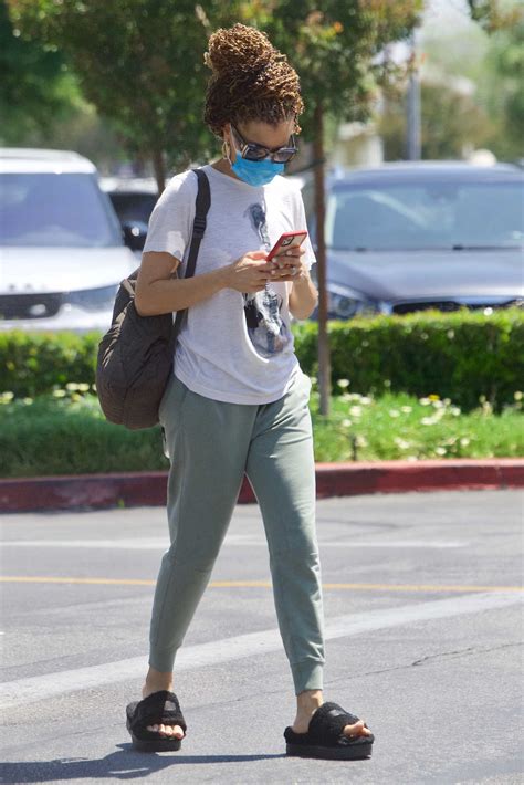 Andra Day – Celeb Donut