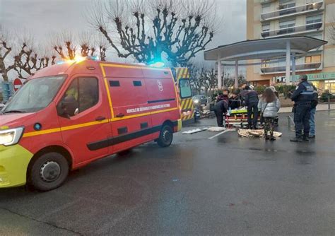 Montceau Un Pi Ton Renvers Par Une Voiture Place De La Mairie L