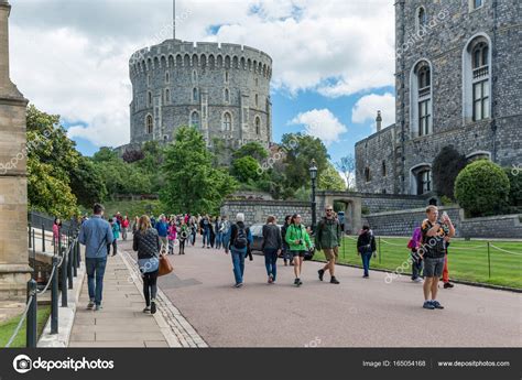 Personas Que Visitan Windsor Castle Country House Queen Of England