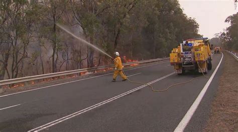 Queensland bushfires ease as wet weather helps extinguish flames - News ...