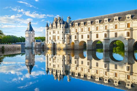 Guided Tour Of The Châteaux De La Loire With Transport Ceetiz
