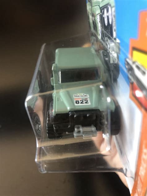 HOT WHEELS 15 LAND ROVER DEFENDER DOUBLE CAB HW HOT TRUCKS 7 10 FJY55 NO BLISTER