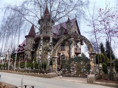 В Ижевске на улице Бабушкина расположен Замок, | Вкратце: Ижевск