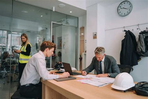 Que fait un agent d’accueil en mairie : missions et atouts