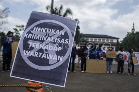 Unuk Rasa Membela Kebebasan Berekspresi Antara Foto