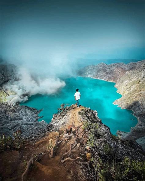 Spot foto Instagenik Yang Memukau, Api Biru di Kawah Ijen