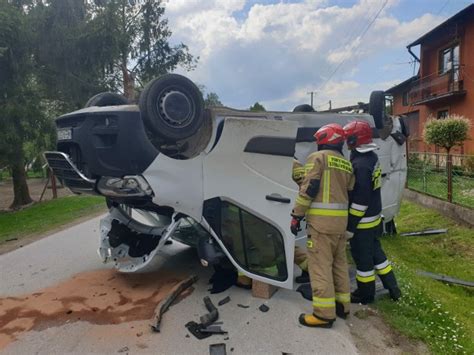 Wypadek Z Udzia Em Auta Dostawczego I Osob Wki Na Drodze Wojew Dzkiej W