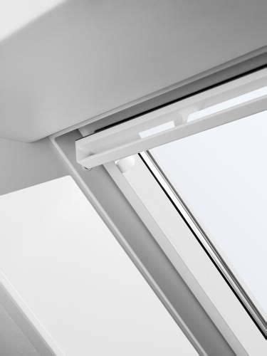 VELUX Fenêtre de toit à rotation manuelle GGU Confort SK06 114x118