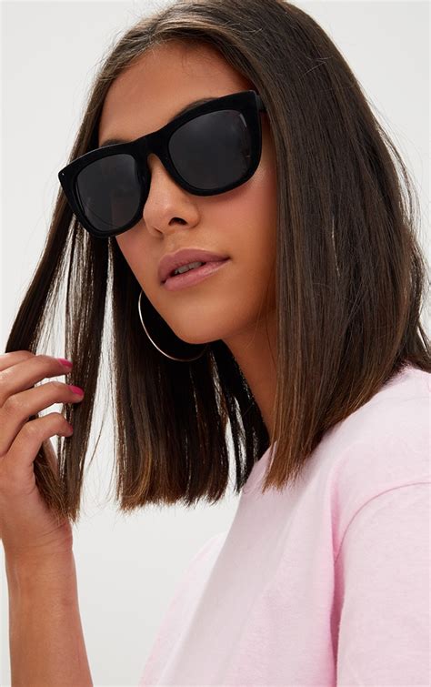 Black Velvet Frame Mirrored Sunglasses Accessories Prettylittlething