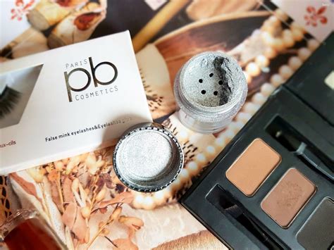 Présentation de produits de make up Pb Cosmetics