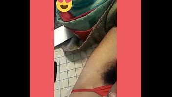 Indosso Una Cola Perizoma E Un Reggiseno Di Mio Cugino E Mi Masturbo XVIDEOS