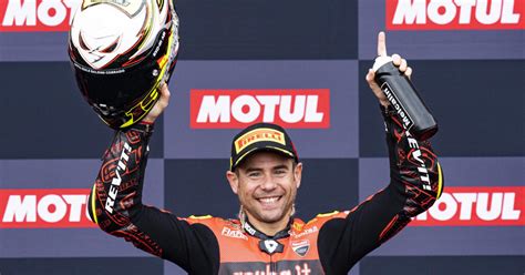 Álvaro Bautista se convierte en el nuevo campeón del mundo de Superbikes