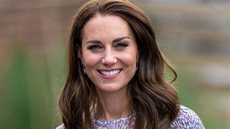 Kate Middleton transformée couleur ou perruque sa nouvelle chevelure blonde platine fait