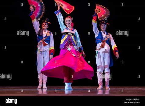 Ensemble De Danse Folklorique Igor Moiseyev Banque De Photographies Et