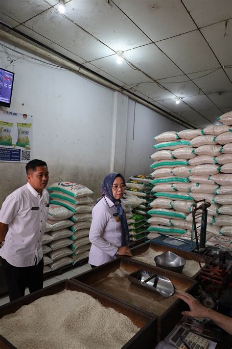 Sidak Dan Pemantauan Lansung Terhadap Harga Beras Di Pasar Panjang Dan