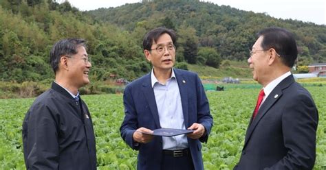 한훈 농식품부 차관 충북 괴산군 김장용 가을배추 생육 상황 점검