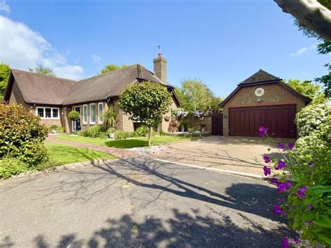 3 Bed Detached Bungalow For Sale In The Covert Bexhill On Sea Tn39 £